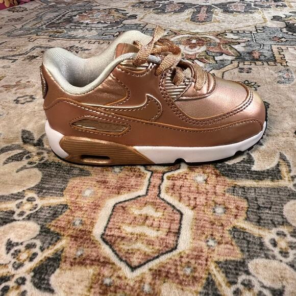 Nike Air Max 90 SE Metallic Rose Gold Girls Kids Toddler Size 8C Sneakers - Picture 3 of 13
